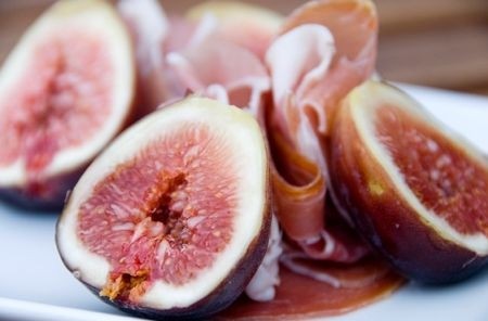 Fichi al formaggio e prosciutto