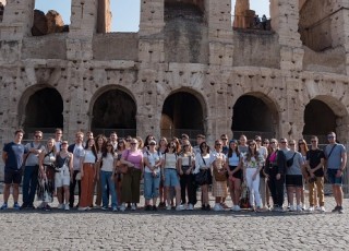 Giovani Cni Colosseo Roma Eu Italian