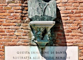 Busto Dante Pola Arsenale Venezia