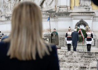 Giorgia Meloni Sergio Mattarella Altare Della Patria 041122